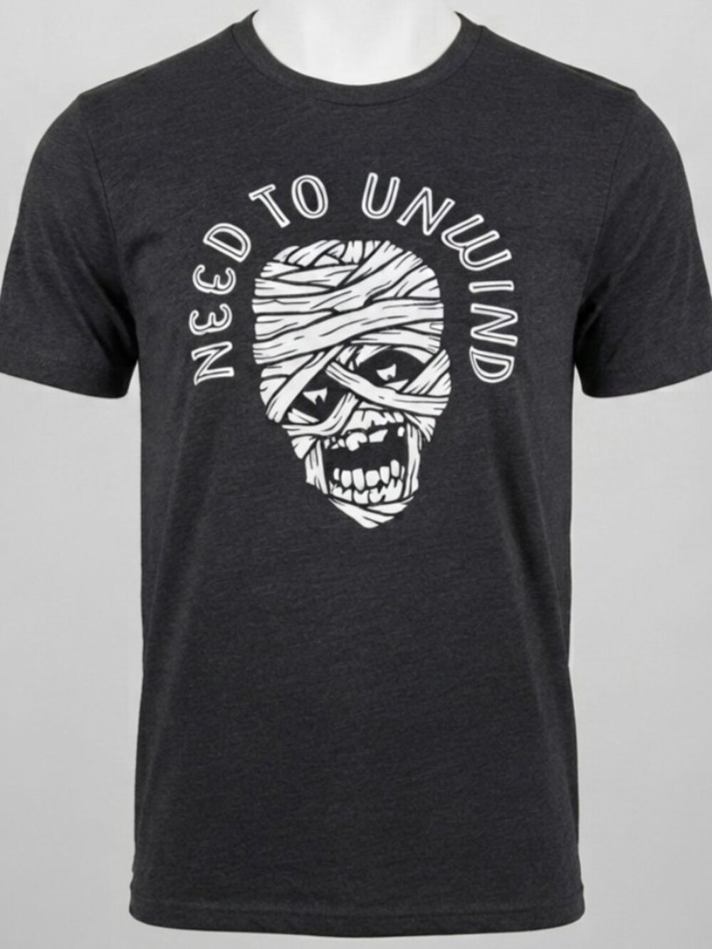 Celebrate Halloween Men's Need to Unwind Mummy Head Graphic T-Shirt Size L (C328